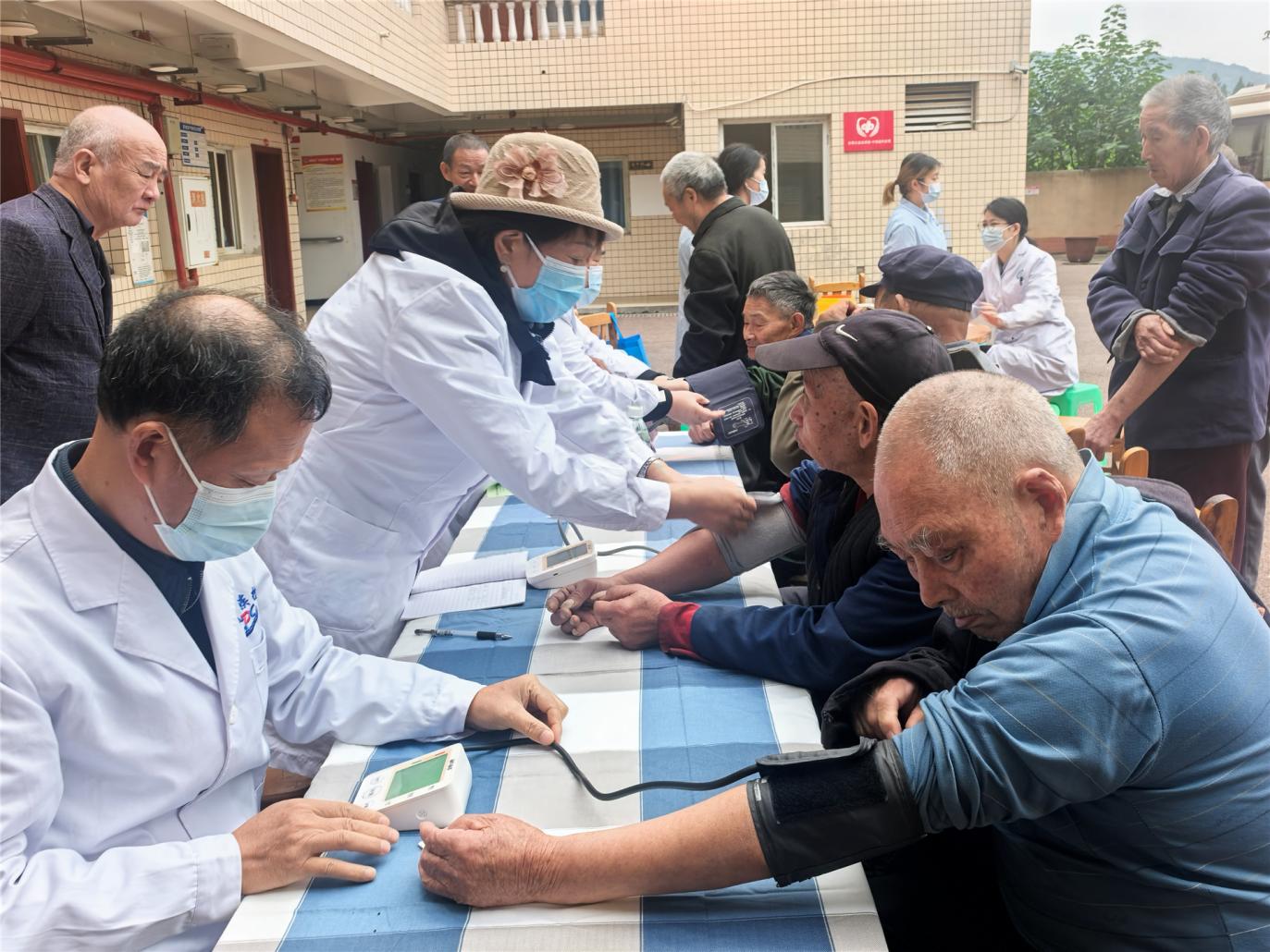 铜梁区科协:健康服务暖人心 守护最美“夕阳红”