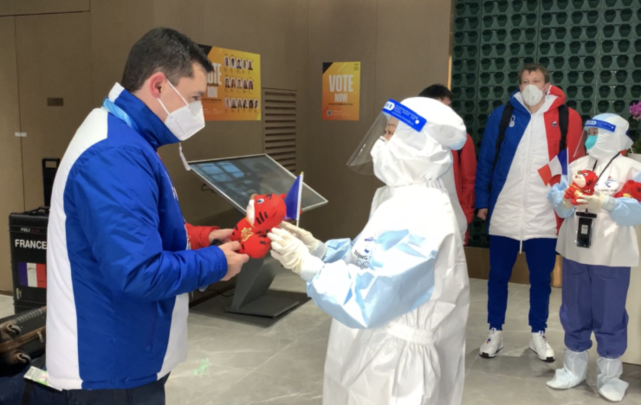 代表团带头给他们开送别会？为何连运动员都想把奖牌与他们分享
